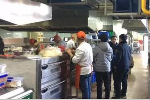 楓楊辦事處全面開展餐飲店油煙凈化器清洗維護(hù)監(jiān)督工作